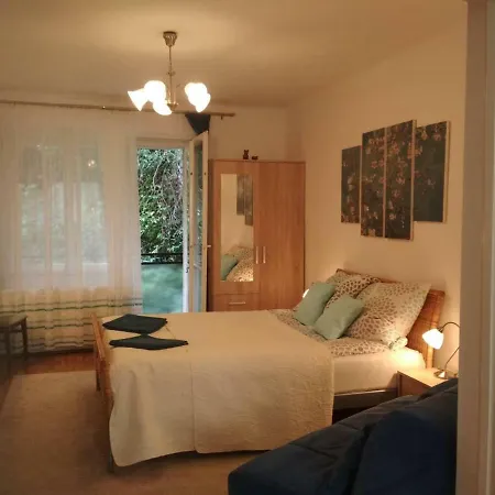 Zsuzsa Apartment *