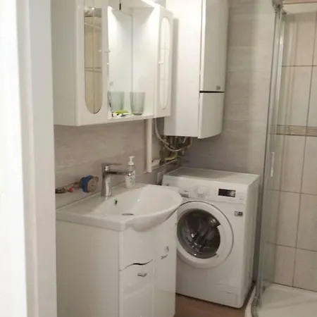 Zsuzsa Apartment *